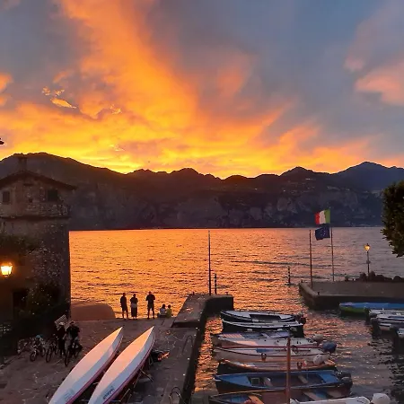 Klimt's Mill Overlooking Port Feriehus *